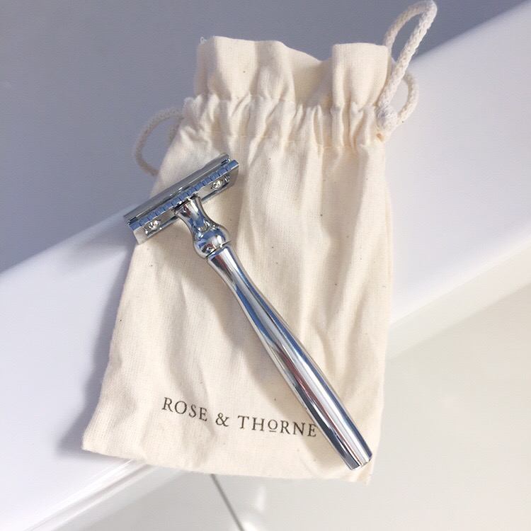 Eco Razor in the bathroom with certified cotton ethical pouch