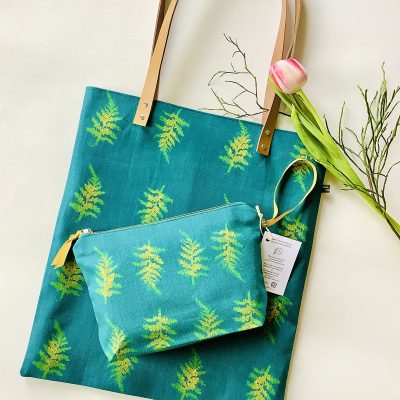 Emerald-green-linen-tote-and-makeup-bag-with-fern-motif-